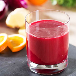 R&oslash;dbete- og Gr&oslash;nnk&aring;lsjuice