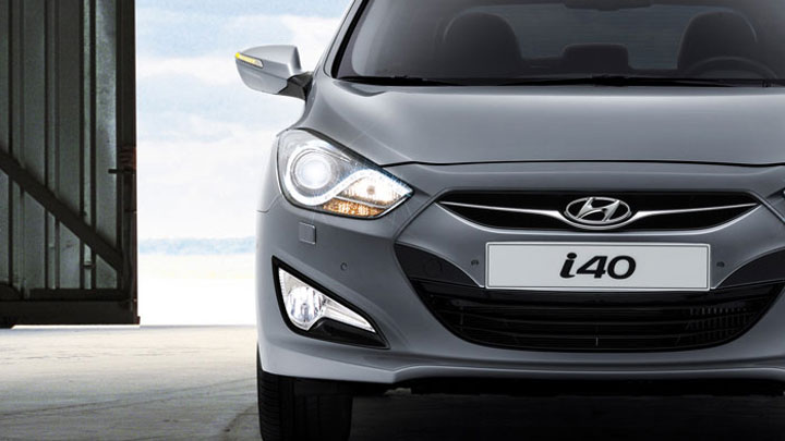 N&aelig;rbilde av en bil