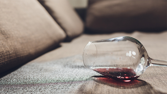 Trinn 2: Hvordan f&aring; bort flekker p&aring; sofa