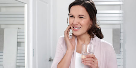 Hvordan fjerne misfarging p&aring; tenner