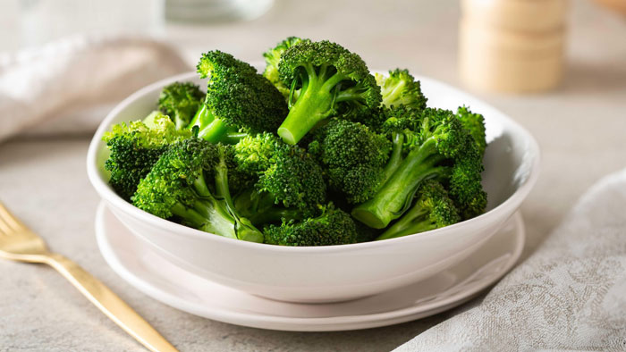 Tilberede asparges, blomk&aring;l og perfekt brokkoli