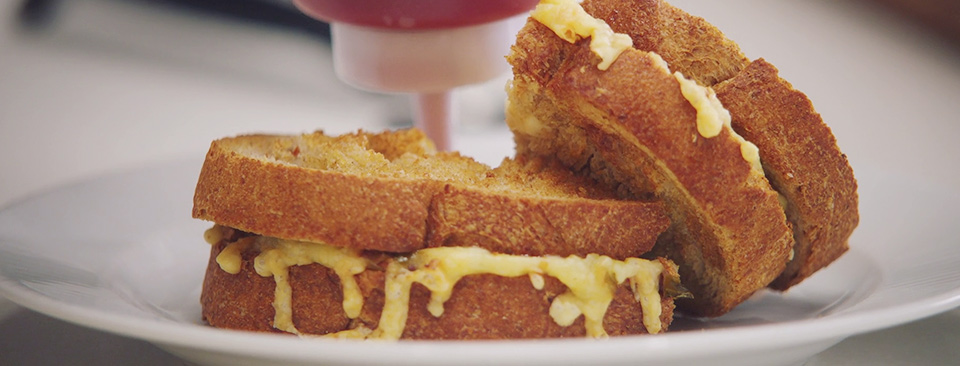 Ostesm&oslash;rbr&oslash;d i Philips Airfryer med Guro Tvedten