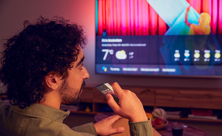 Stemmestyringsfunksjon for smart-TV mobil